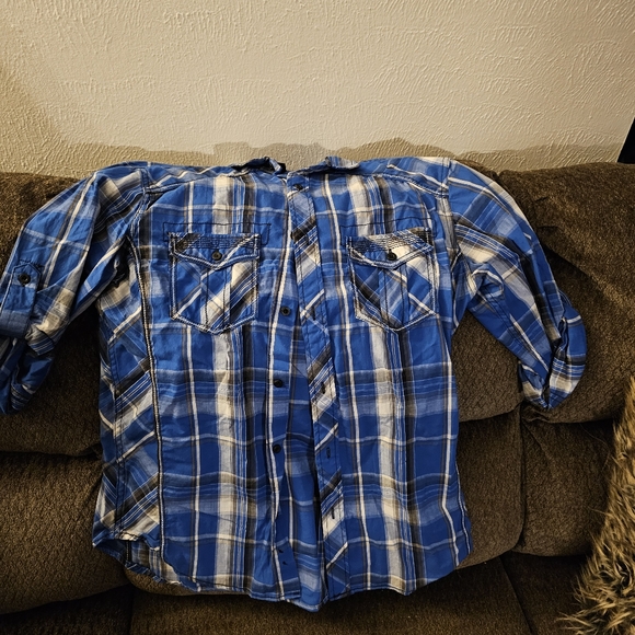 Button up - Picture 3 of 3